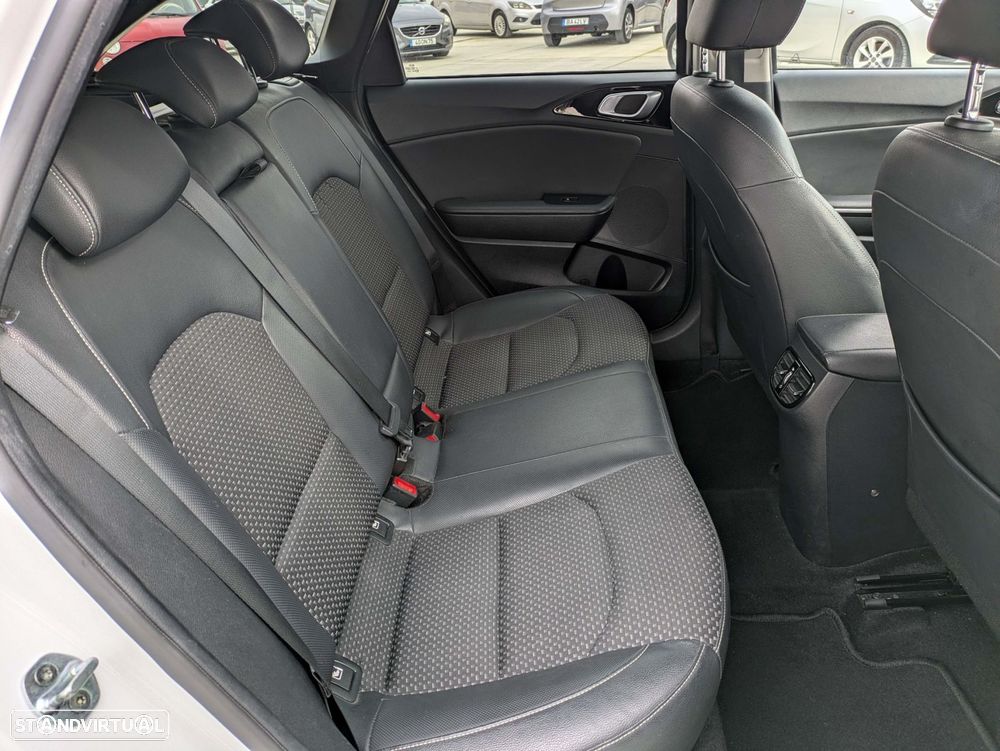 Kia Ceed SW 1.6 CRDi MHEV Drive+SRF - 21