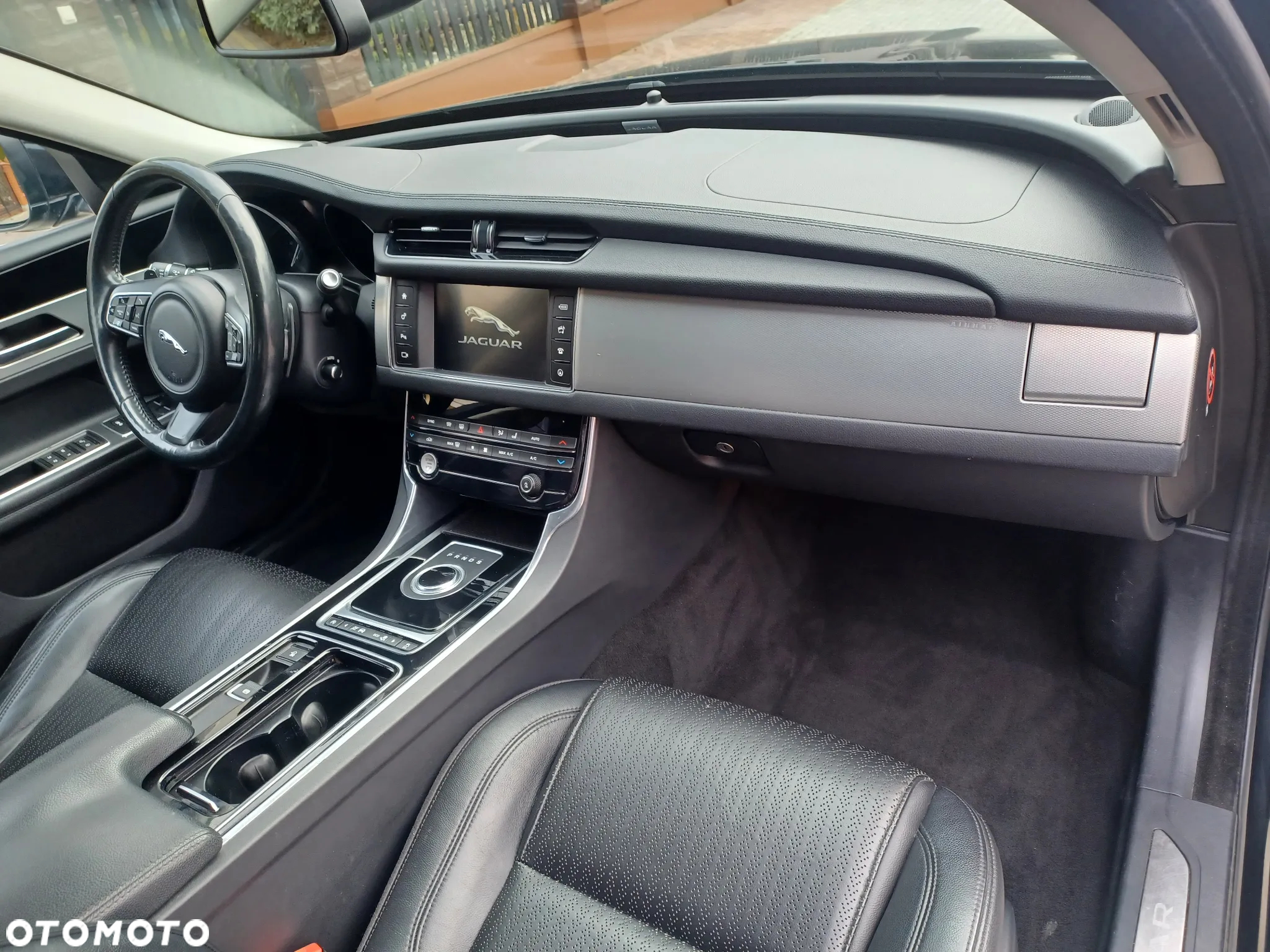 Jaguar XF - 14