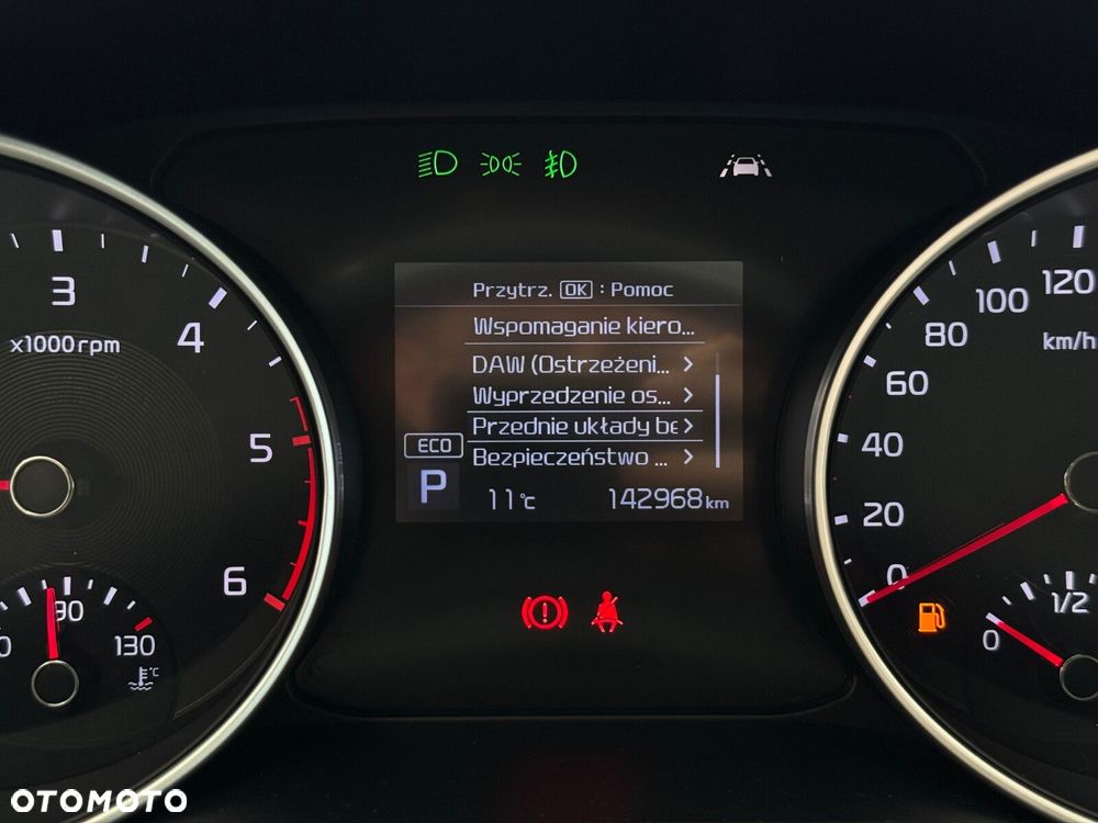 Kia Ceed - 32