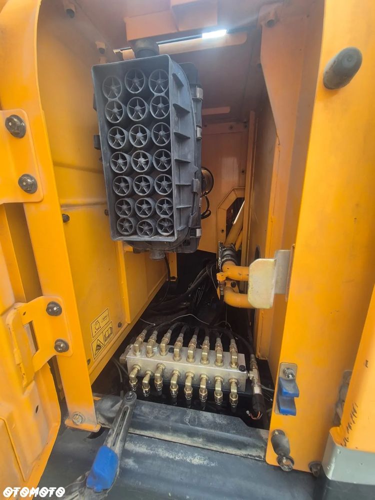 Hyundai EXCAVATOR  ROBEX 260 NLC-9A R260LC - 15