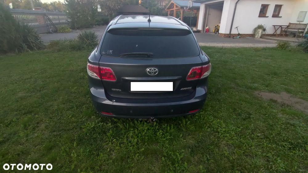 Toyota Avensis - 2