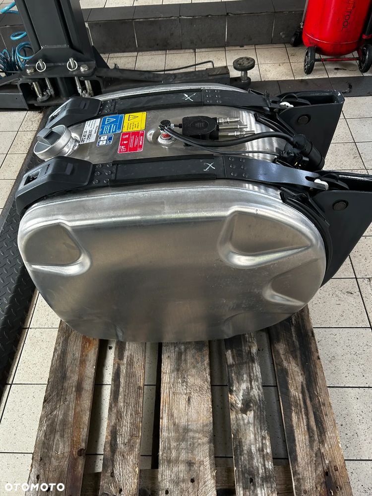 Scania Nowy zbiornik paliwa 165L - 4