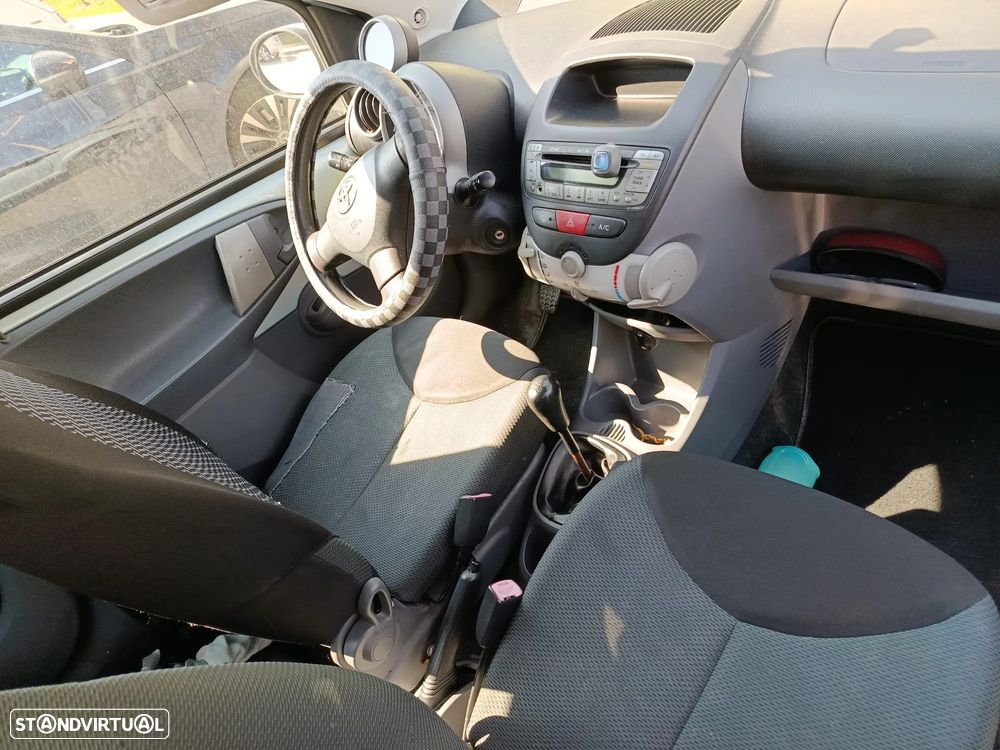 Toyota Aygo 1.0 + AC - 5