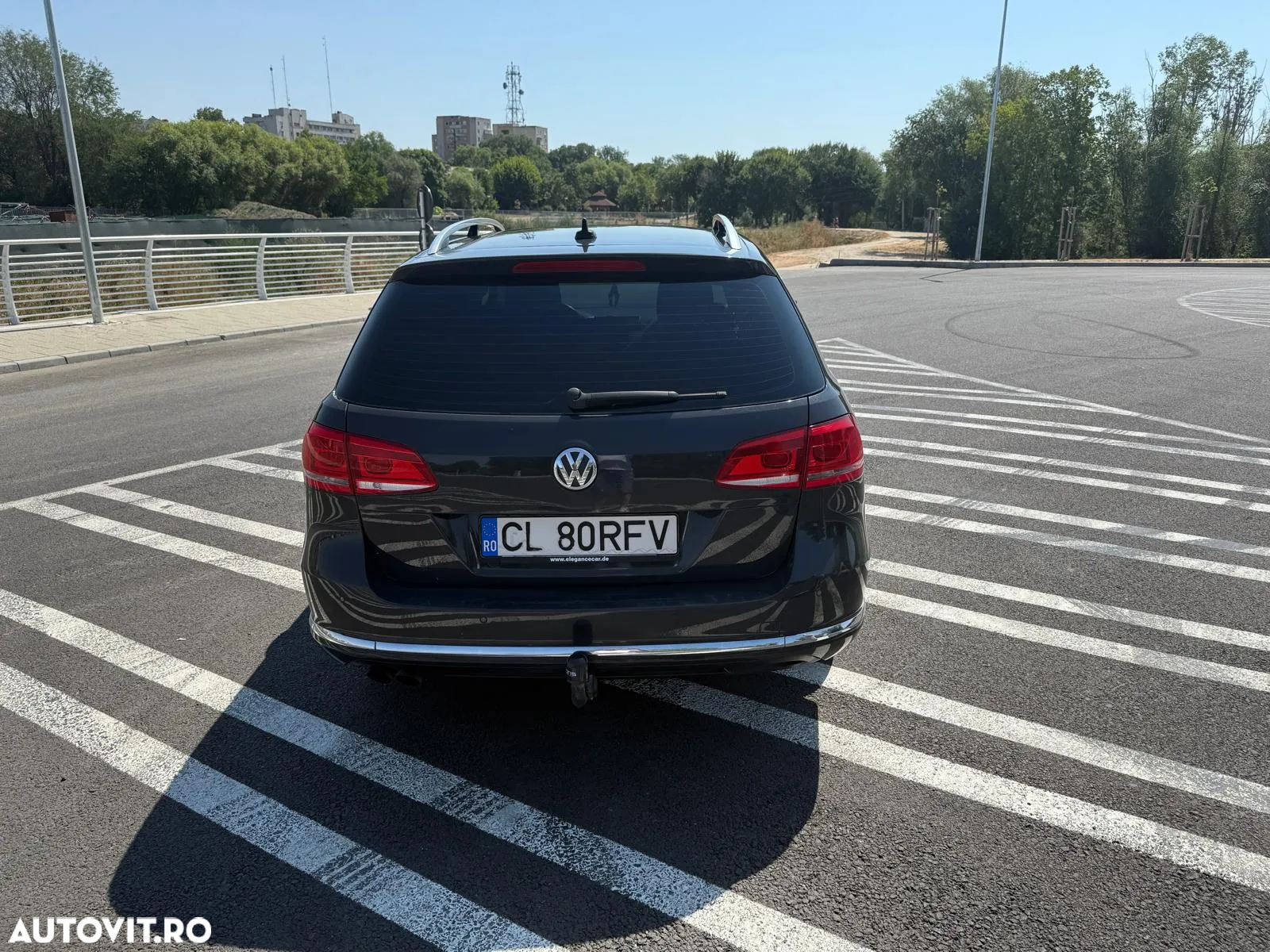 Volkswagen Passat Variant 2.0 TDI Blue TDI DSG Comfortline - 2