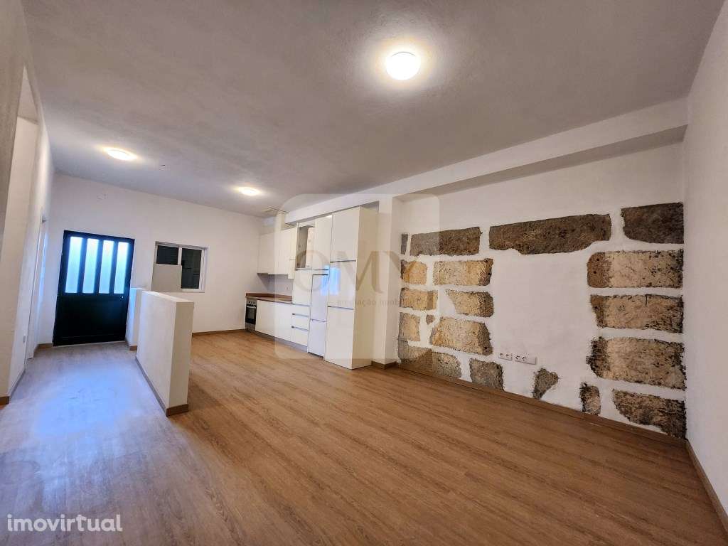 Imóveis Arrendados | Duas Moradias Geminadas e Terreno Adjacente - Grande imagem: 3/13