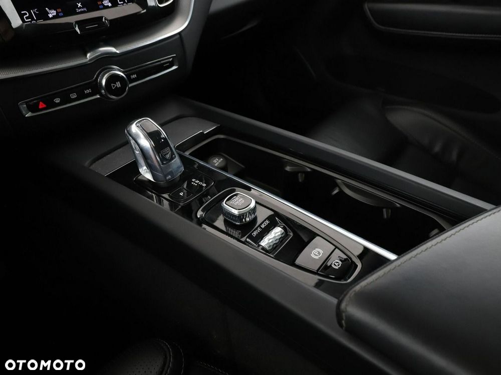 Volvo XC 60 T8 Twin Engine AWD Geartronic Inscription - 33