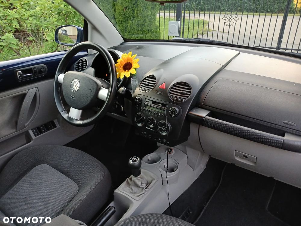 Volkswagen New Beetle - 27