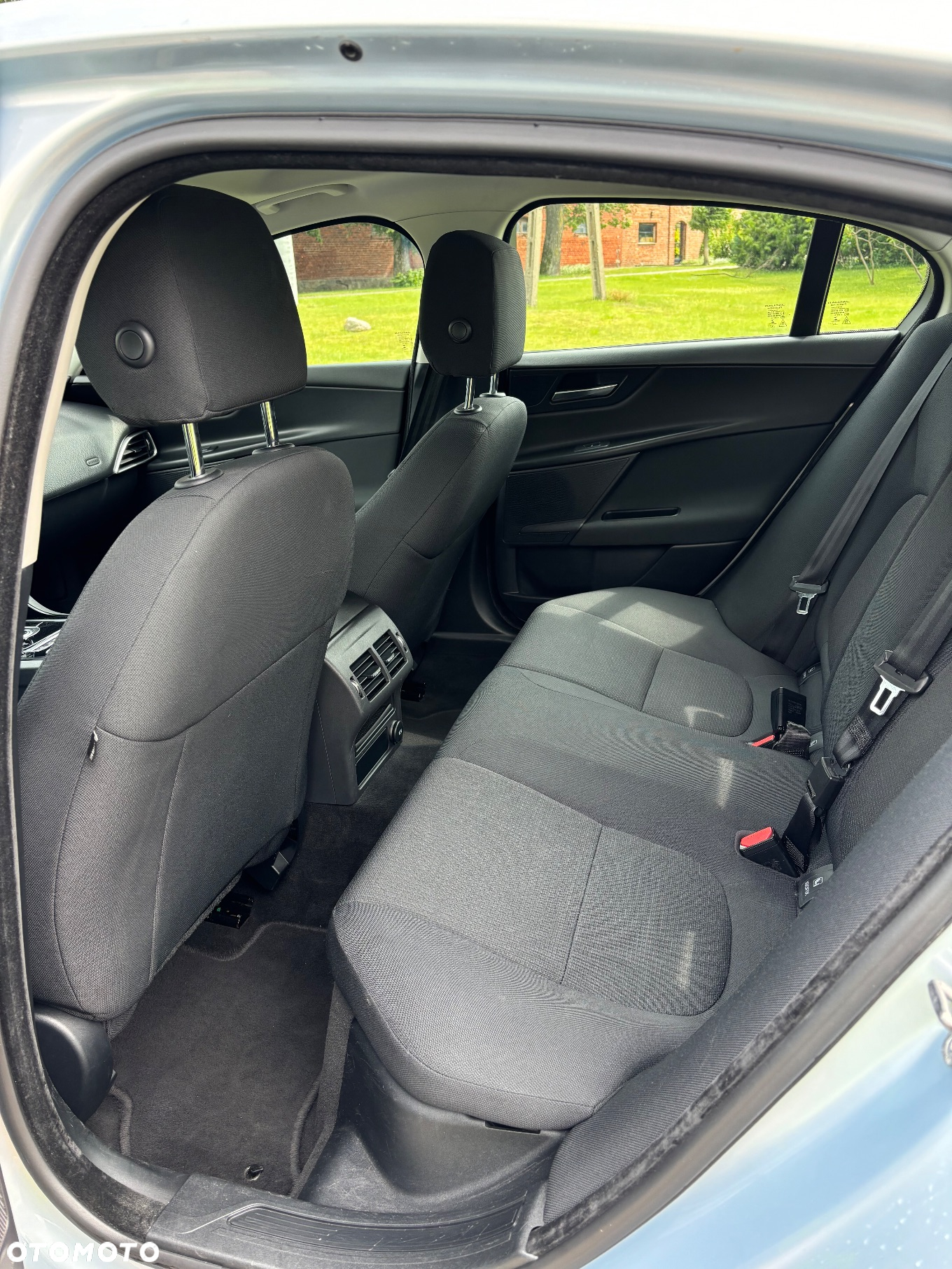 Jaguar XE 2.0 D Pure - 12
