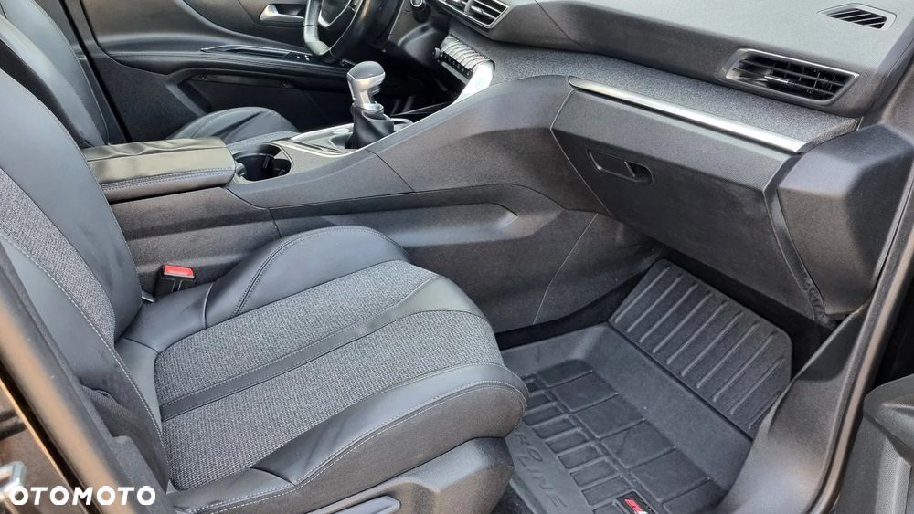 Peugeot 5008 - 12