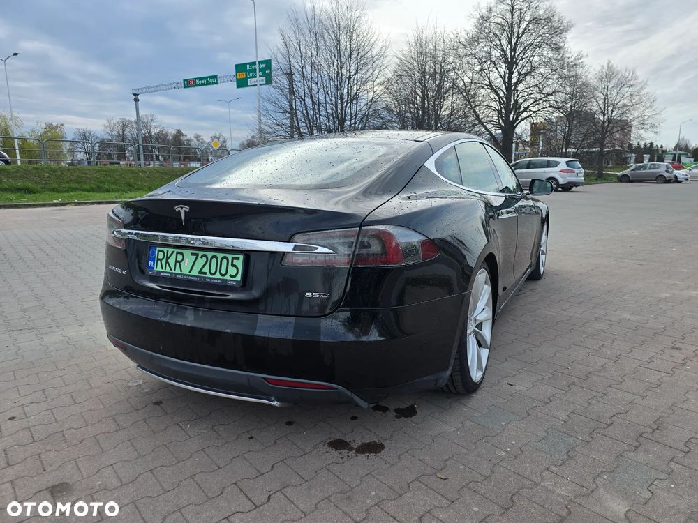 Tesla Model S - 7