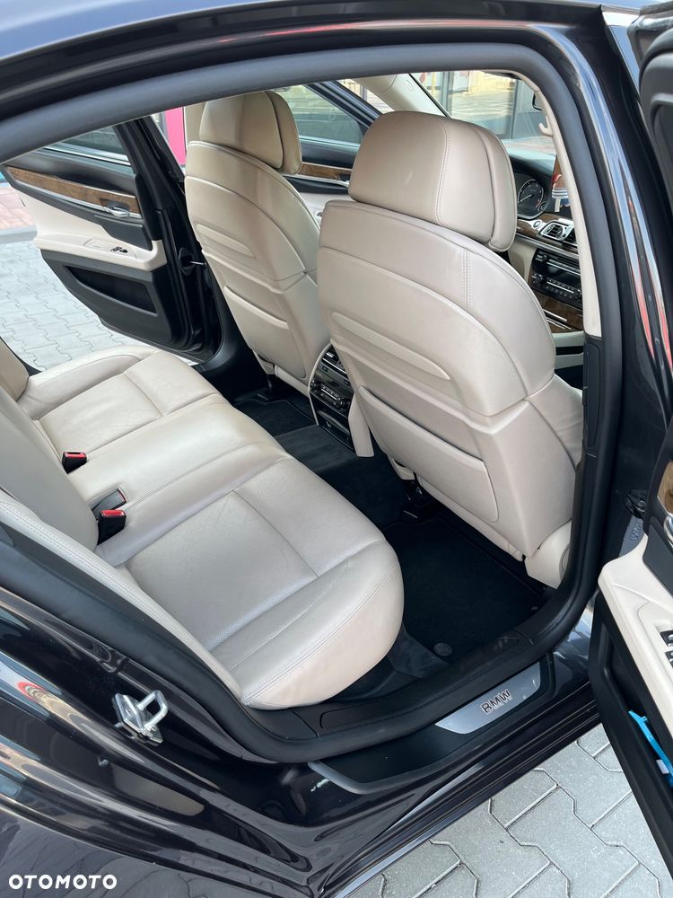 BMW Seria 7 740d - 14