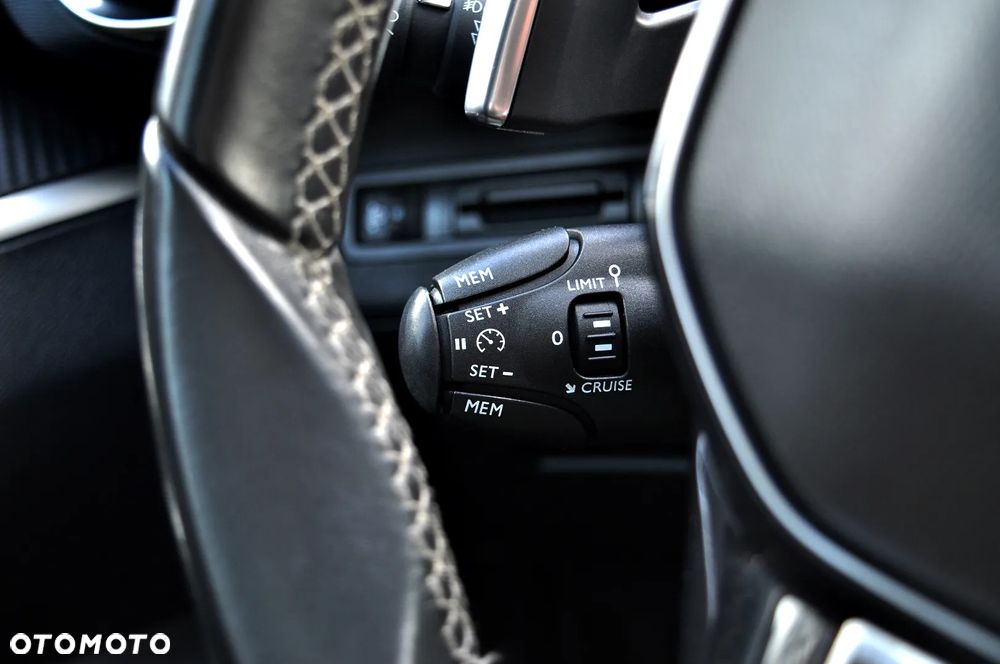 Peugeot 3008 1.2 PureTech Allure S&S EAT8 - 38