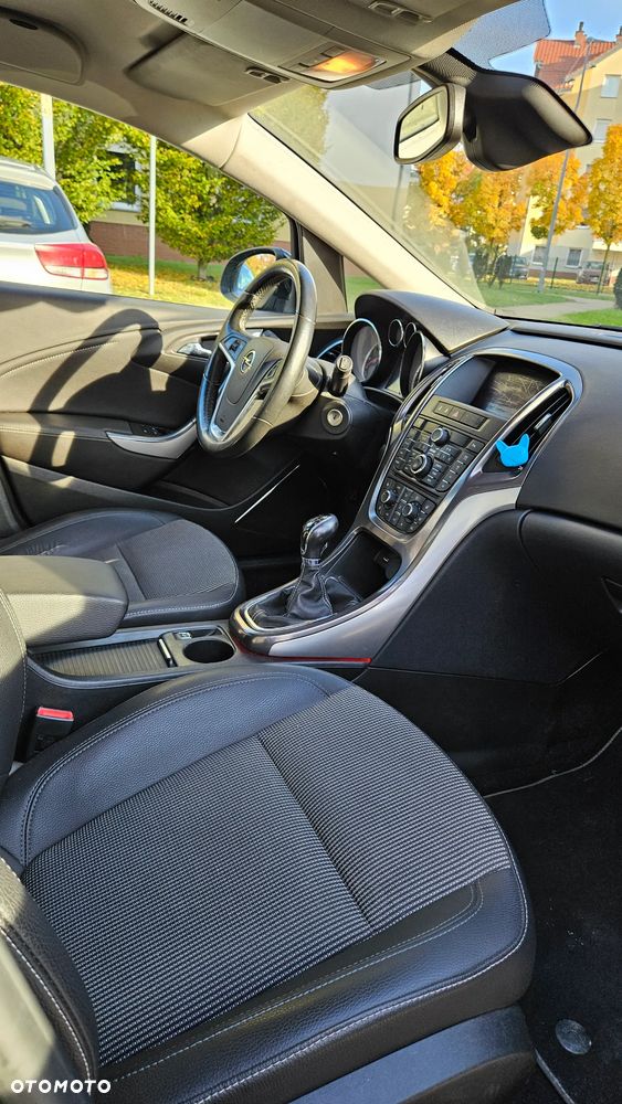 Opel Astra 2011 photo 5