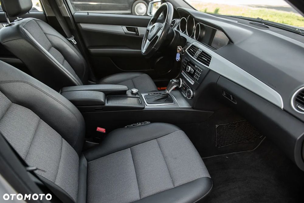Mercedes-Benz Klasa C 30 T CDI AMG - 32