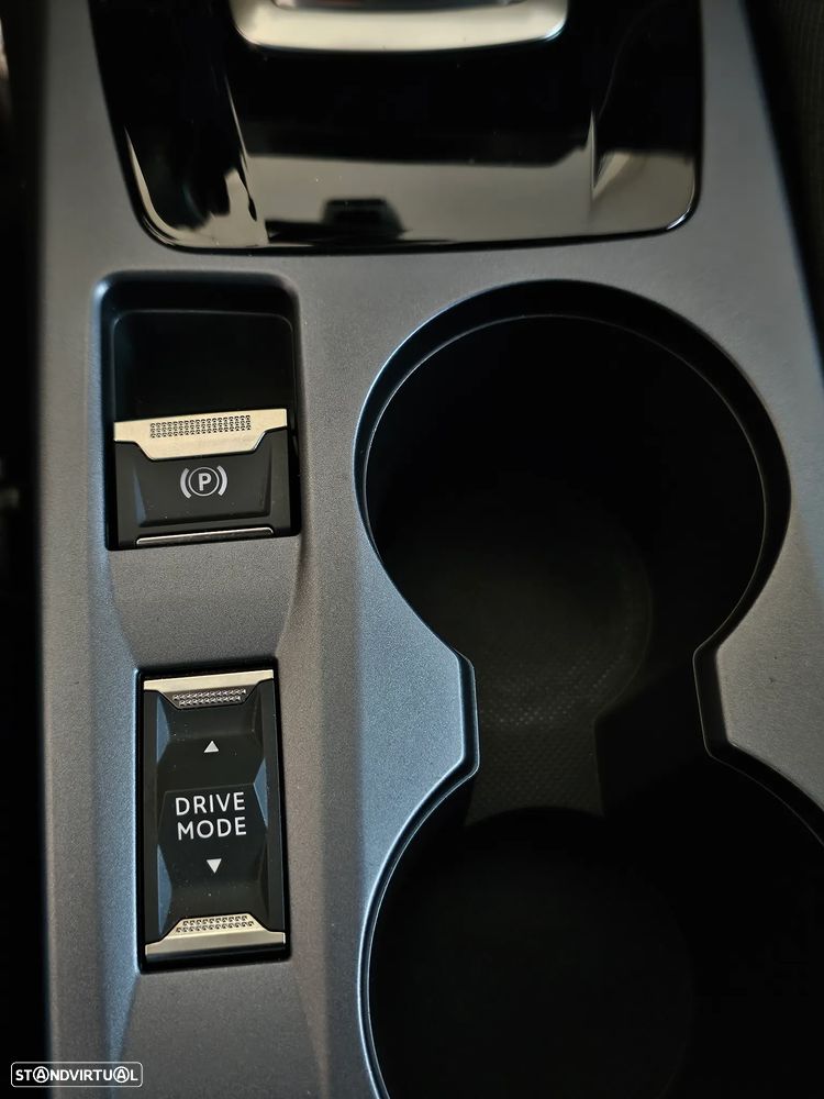 Peugeot e-2008 Allure Pack - 26