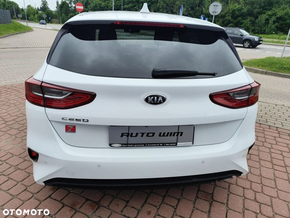 Kia Ceed - 11