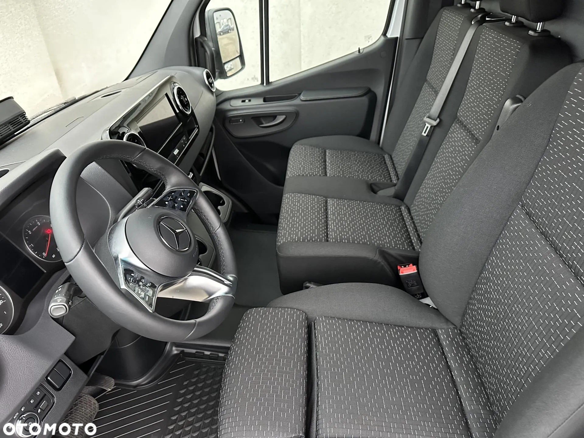 Mercedes-Benz Sprinter - 11