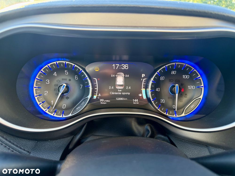 Chrysler Pacifica - 12