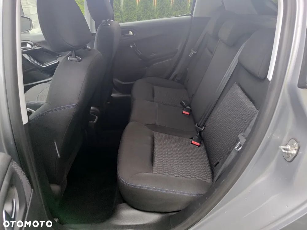 Peugeot 208 PureTech 82 Stop & Start Signature - 12