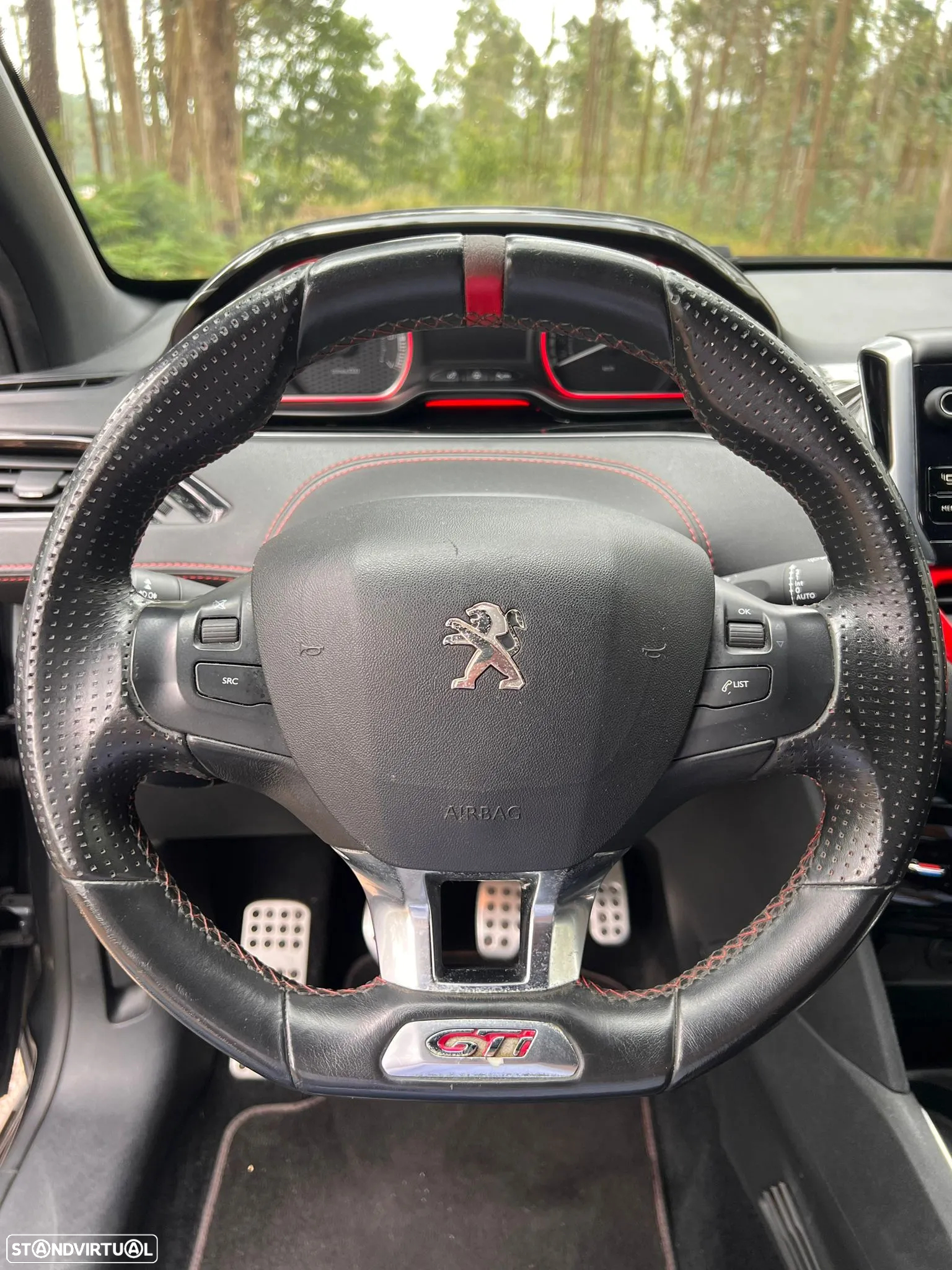 Peugeot 208 1.6 THP GTi - 12