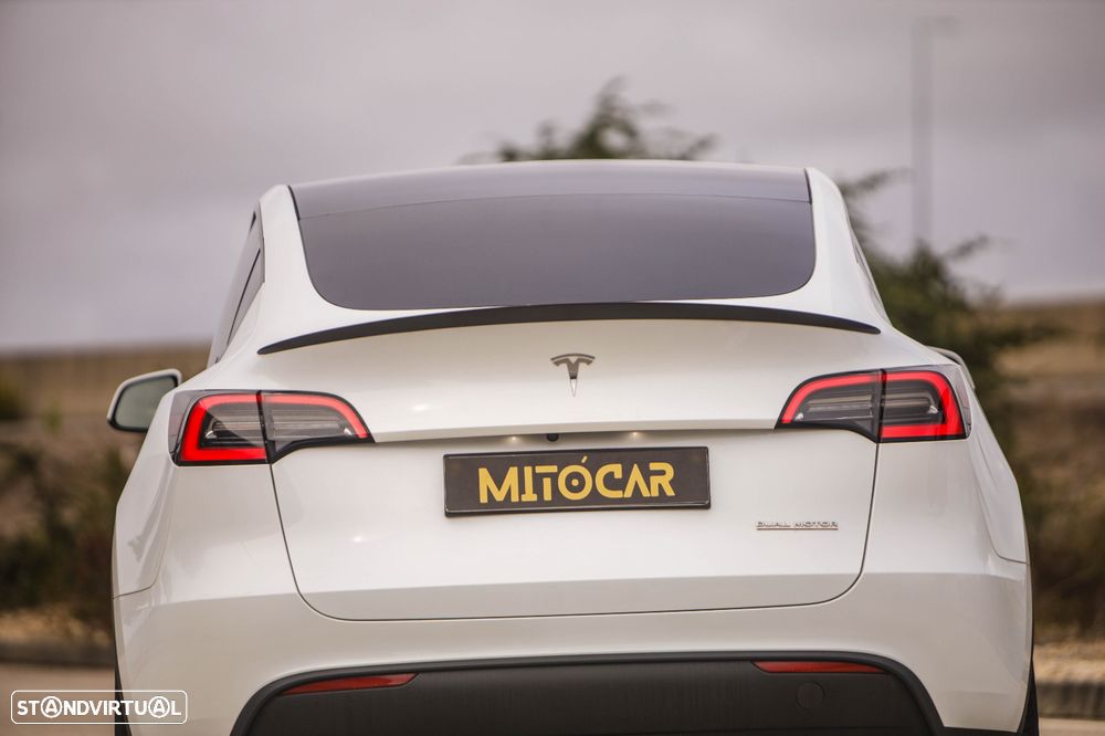 Tesla Model Y Performance Dual Motor AWD - 8