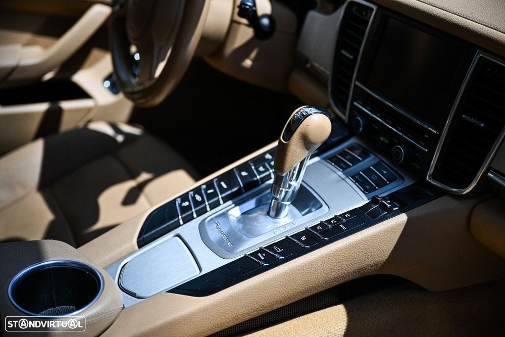 Porsche Panamera S Hybrid J19 - 40