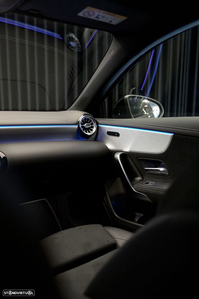 Mercedes-Benz A 250 e AMG Line - 17