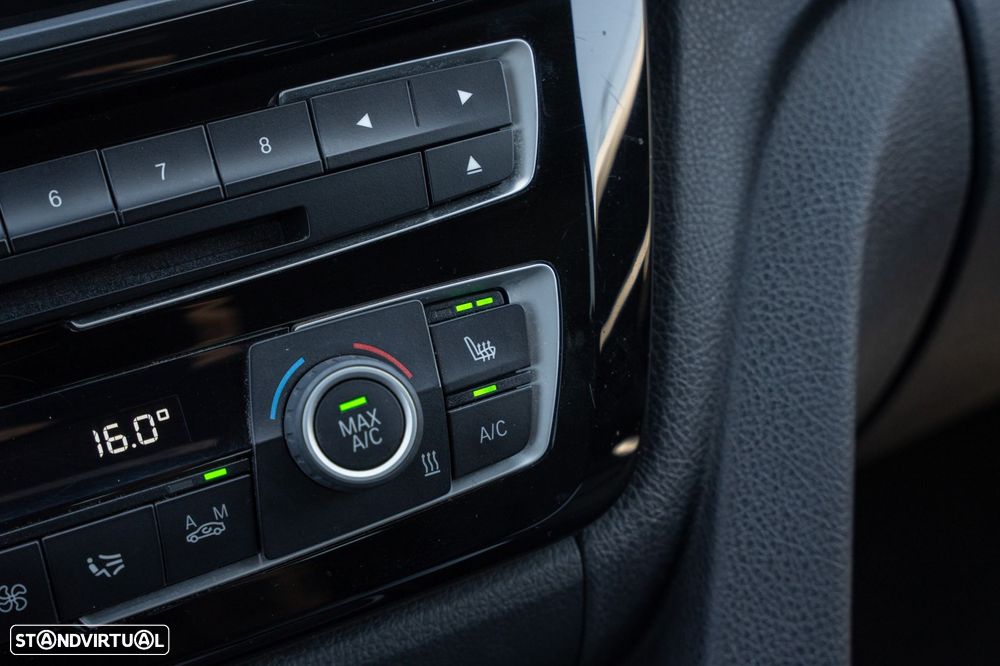 BMW 320 d Touring Line Luxury Auto - 16