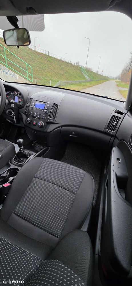 Hyundai i30 1.4 Base + - 14