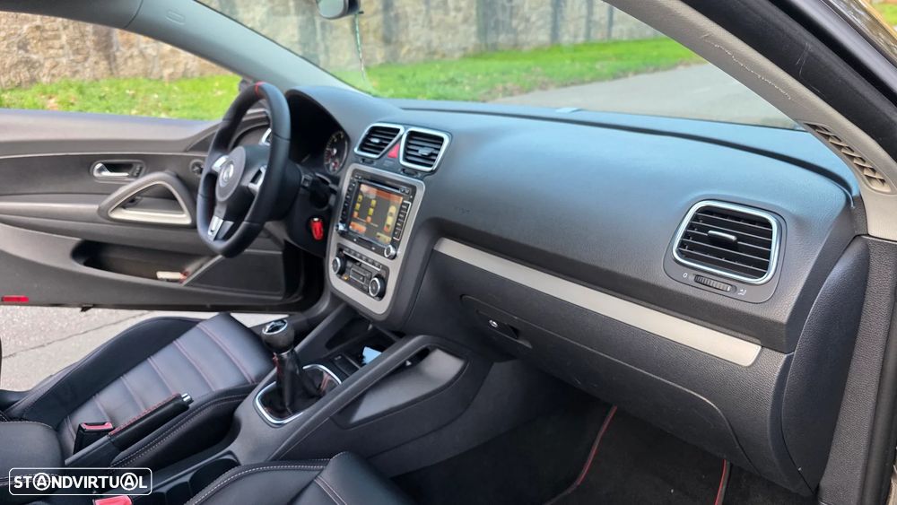 VW Scirocco 2.0 TDI (Blue Motion Technologie) - 12