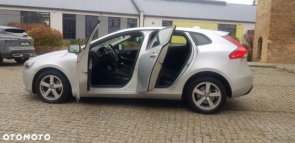 Volvo V40 D2 Drive-E Momentum - 11