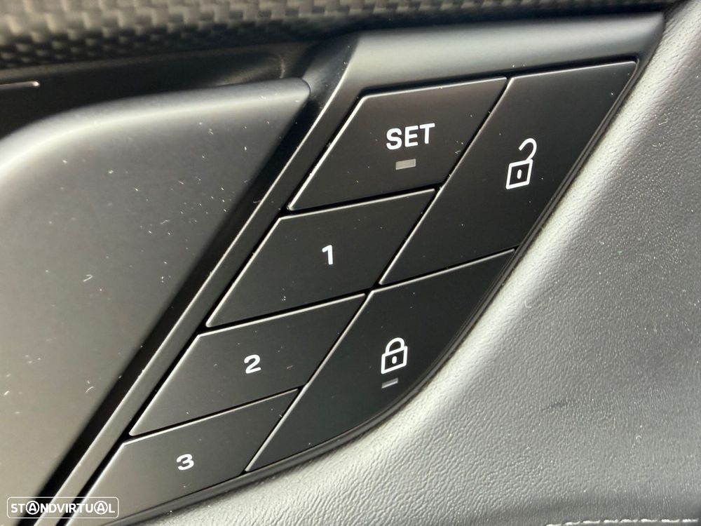 Porsche Taycan Cross Turismo Turbo - 26