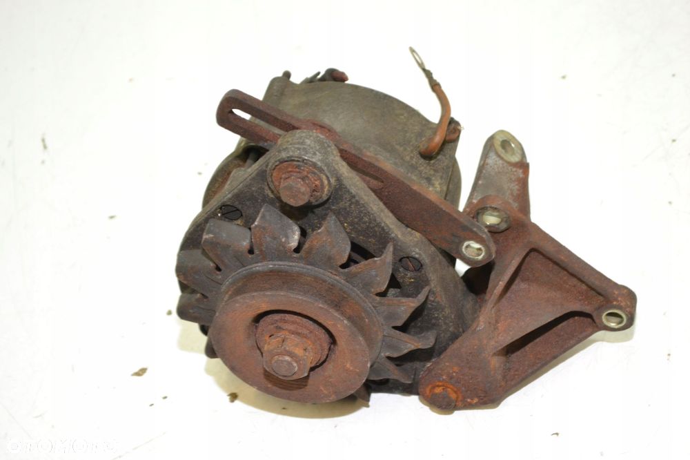 BMW E28 E24 M30 BOSCH ALTERNATOR 65A 0120489618 - 1