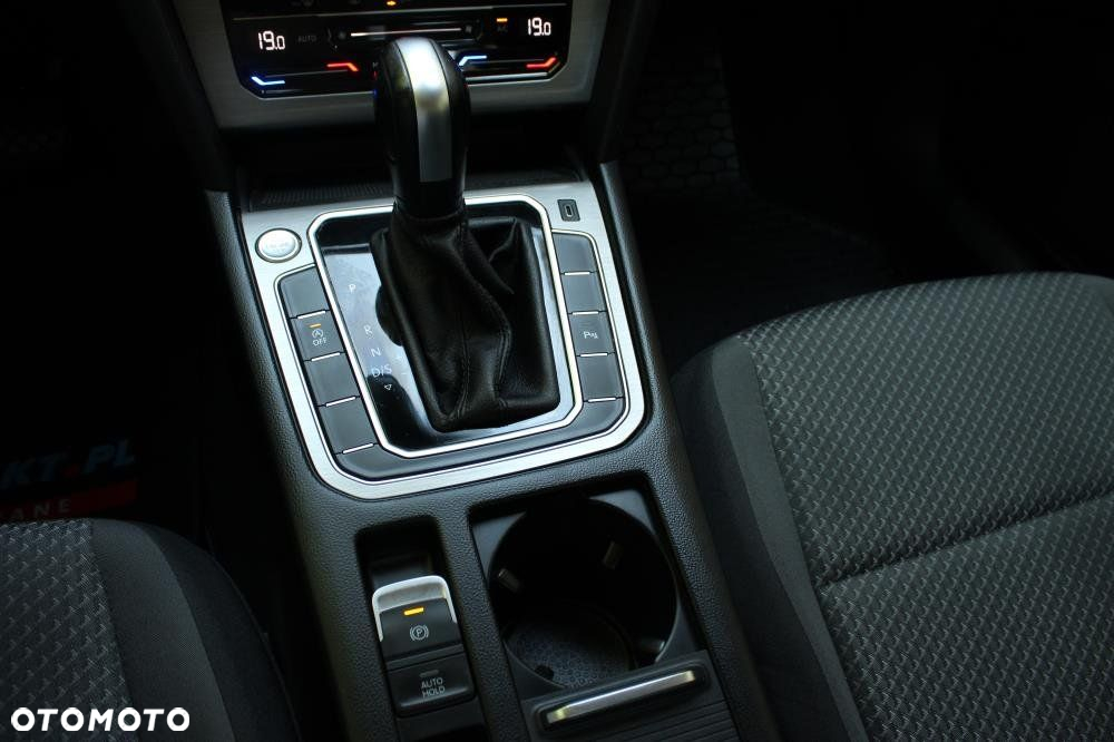 Volkswagen Passat - 24