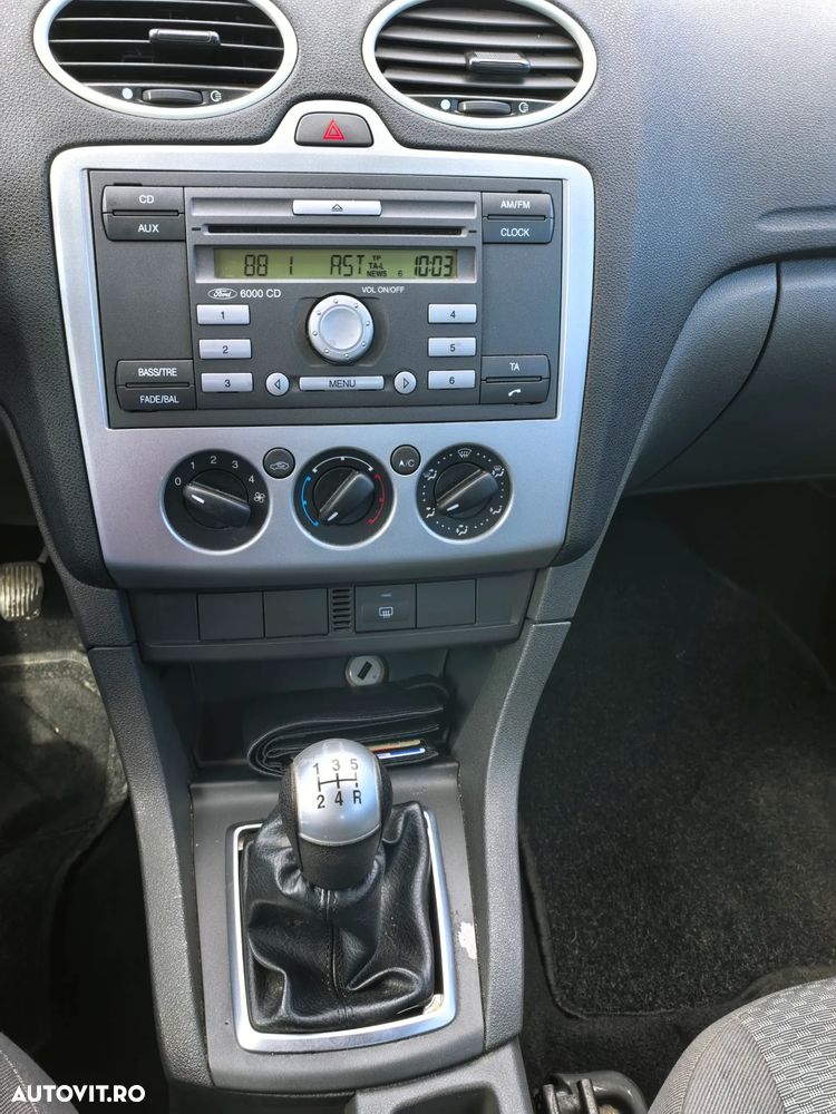 Ford Focus 1.6i Trend - 18