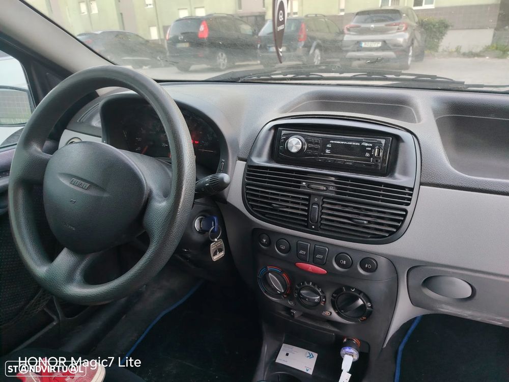 Fiat Punto 1.2 16V HLX - 2