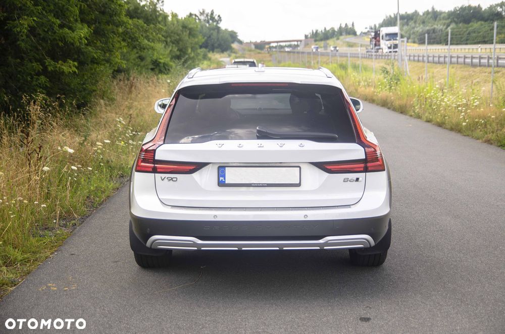 Volvo V90 Cross Country - 11