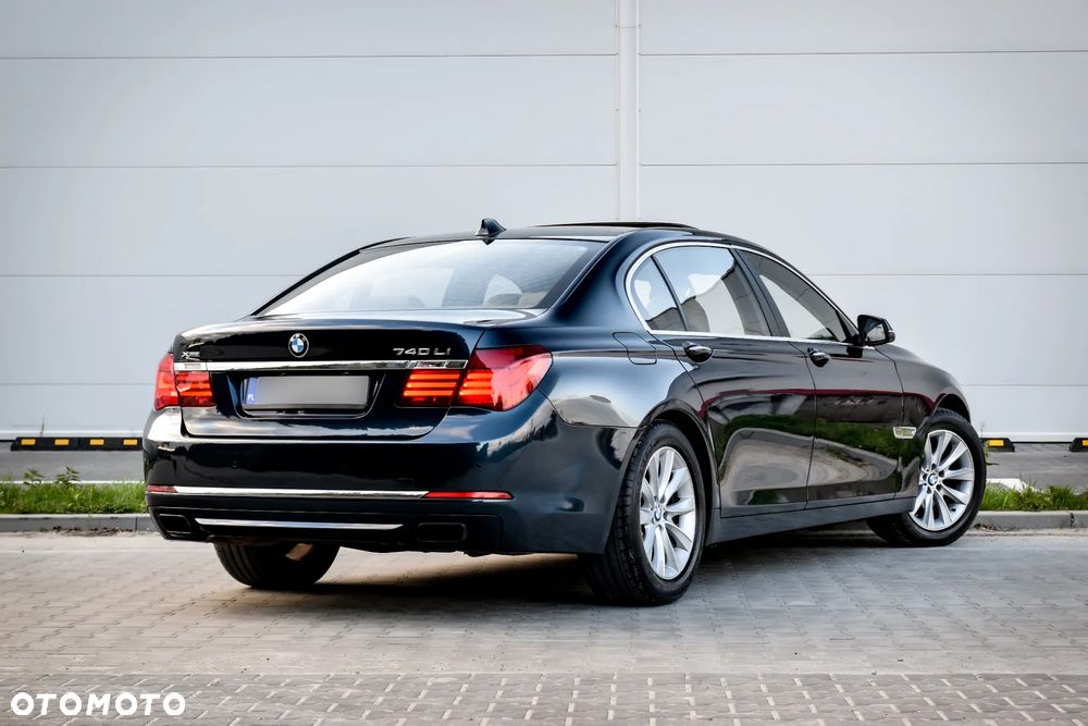 BMW Seria 7 740i L - 2