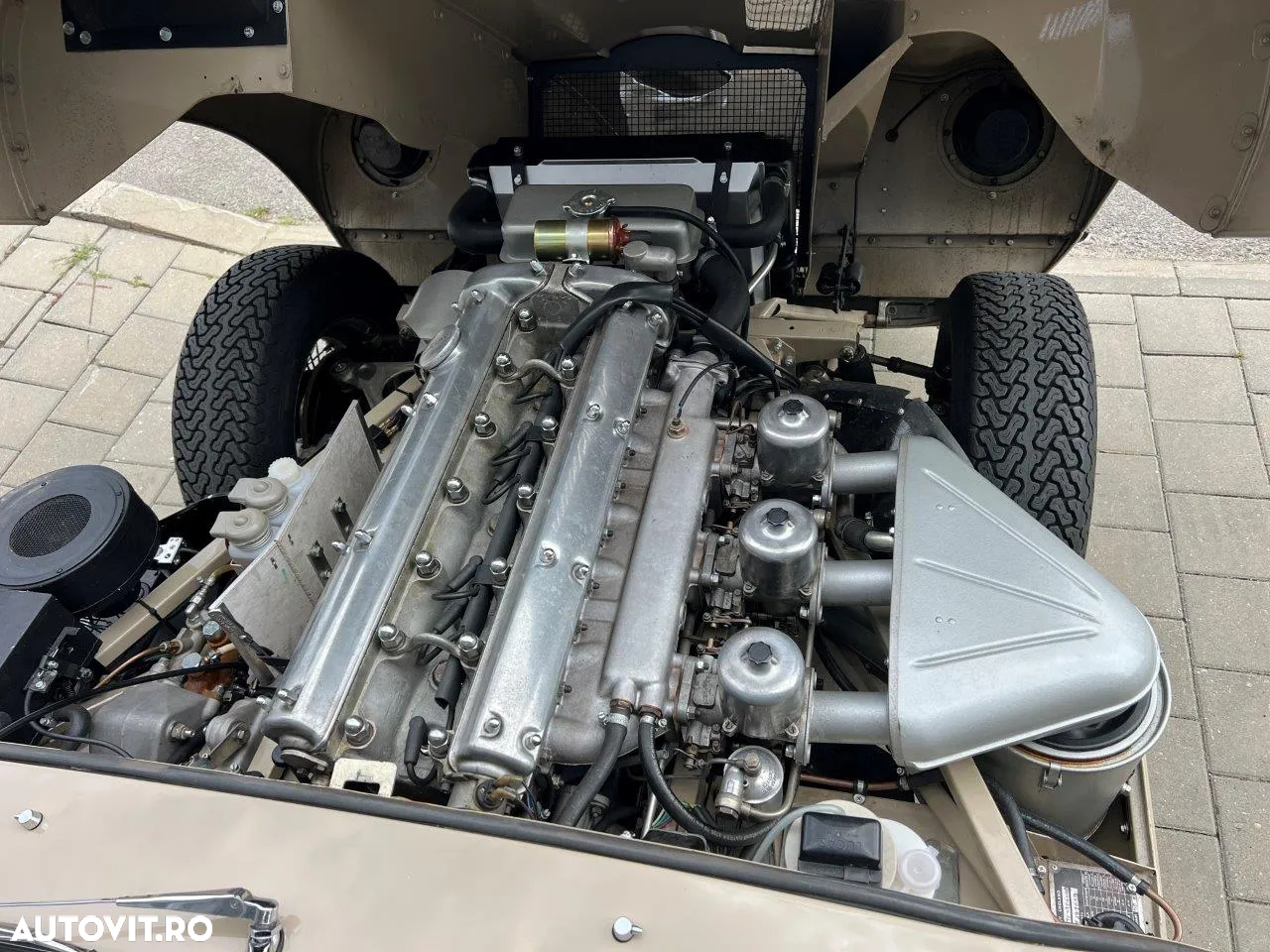 Jaguar E-Type - 17