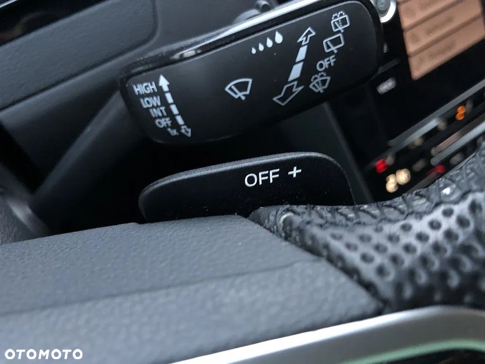 Volkswagen Arteon 2.0 TDI SCR R-Line DSG - 22