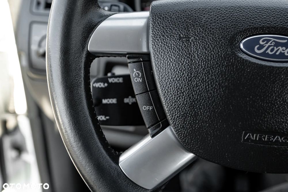 Ford Kuga 2.5 4x4 White Magic - 33