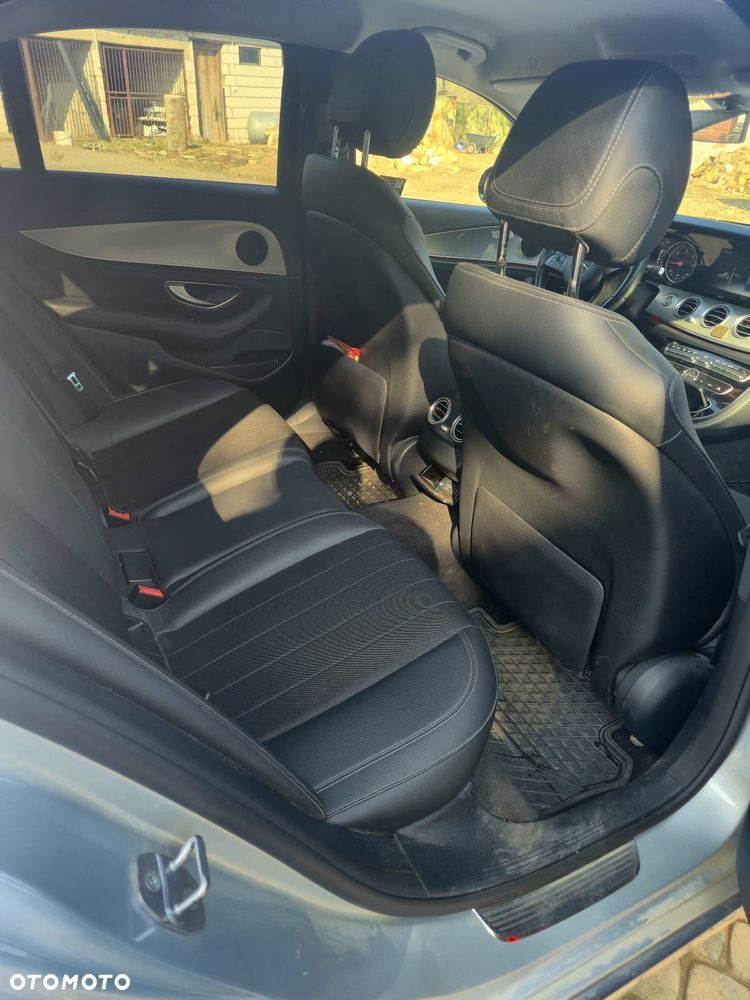 Mercedes-Benz Klasa E 220 d 4-Matic 9G-TRONIC - 7
