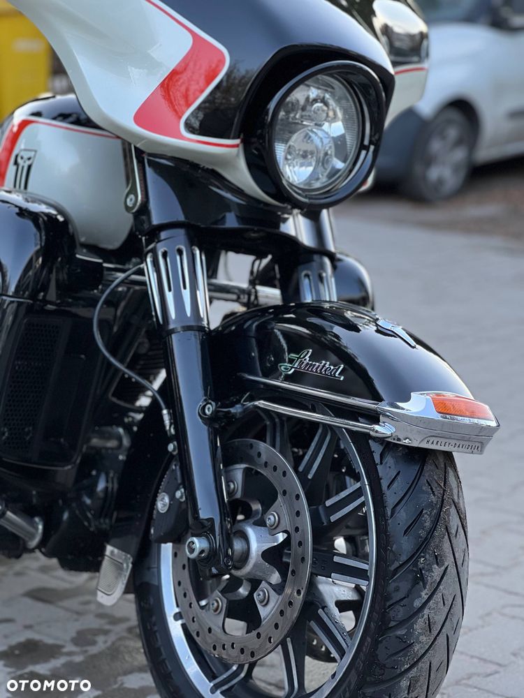 Harley-Davidson Touring Street Glide - 1