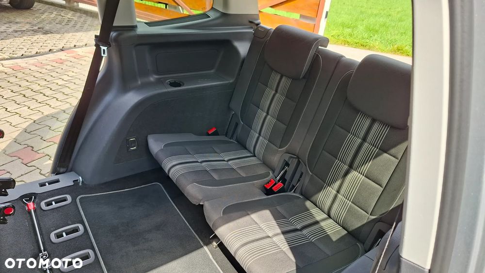 Volkswagen Touran 2.0 TDI DPF BlueMotion Technology DSG MATCH - 27