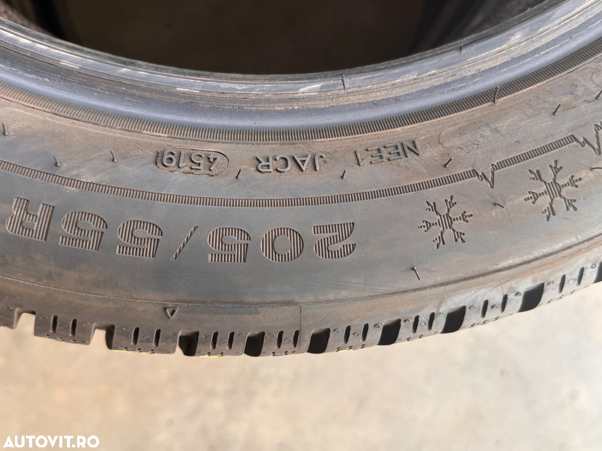 Vând 4 anvelope 205/55/17 Dunlop de iarnă ca noi - 8