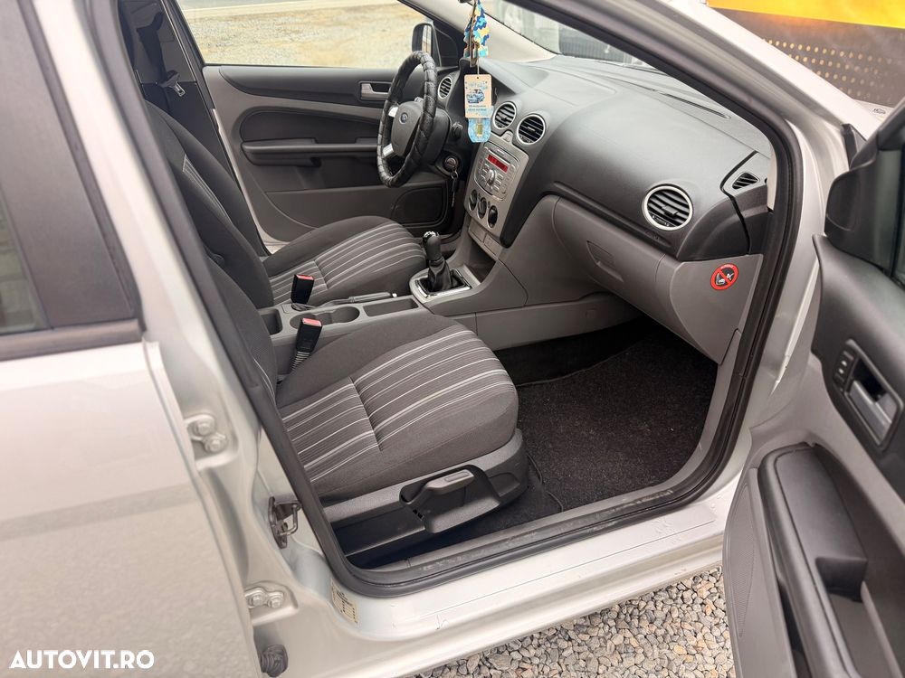 Ford Focus 1.6 TDCI DPF Style - 6