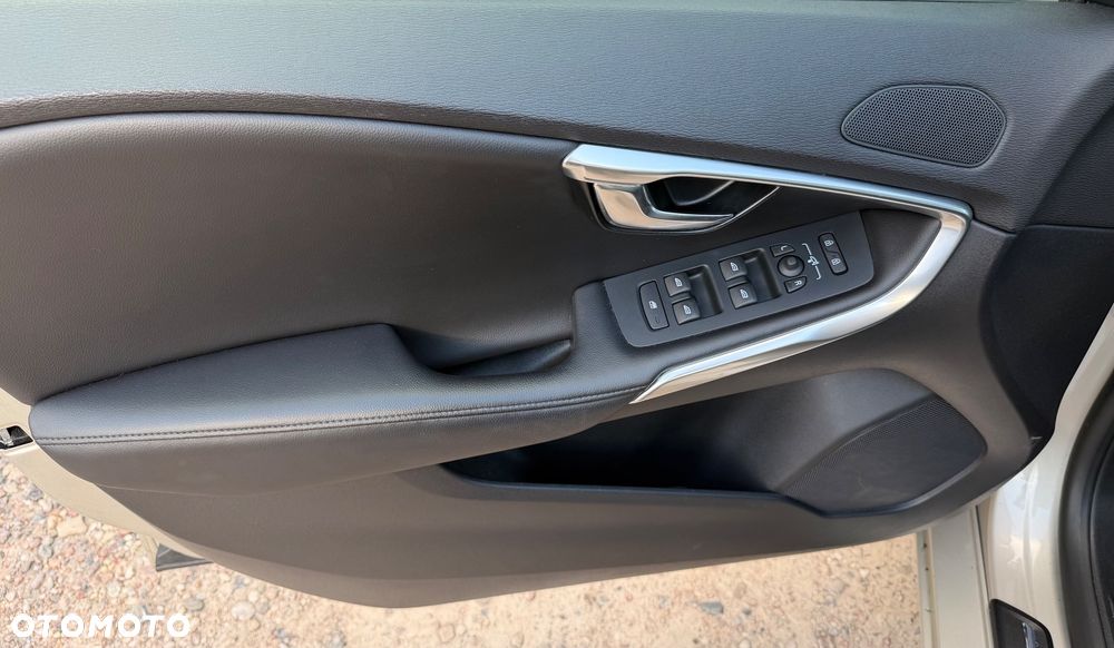 Volvo V40 D3 Momentum - 22