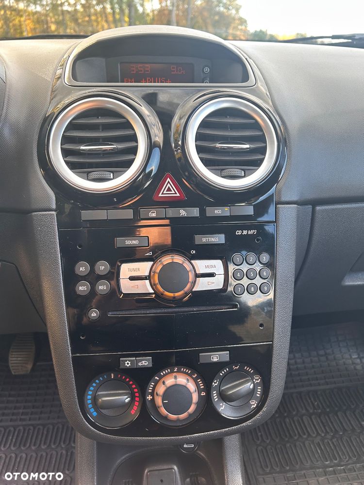 Opel Corsa 1.4 16V Cosmo - 33