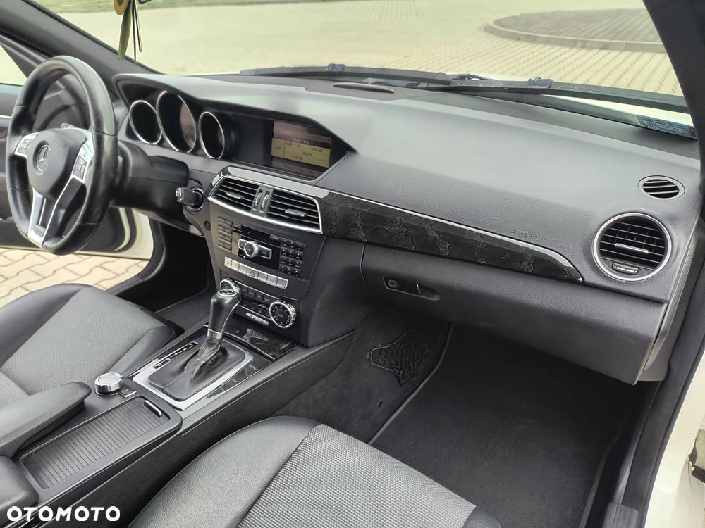 Mercedes-Benz Klasa C 250 CDI DPF 4Matic 7G-TRONIC BlueEFFICIENCY Avantgarde - 22