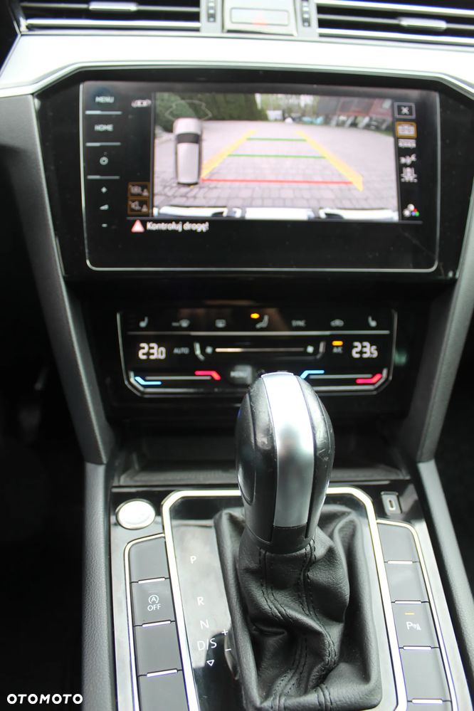 Volkswagen Passat 2.0 TDI SCR Trendline DSG - 12